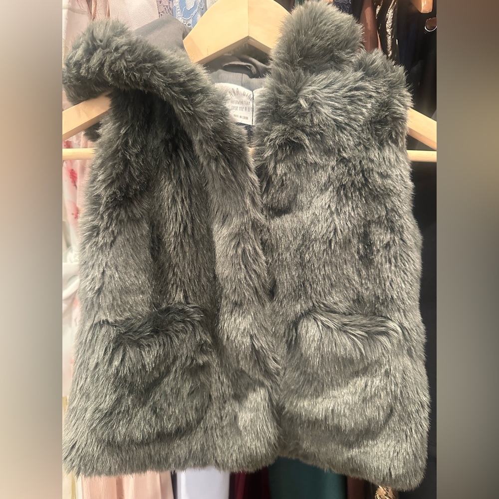 Zara girl faux fur gray vest size 4